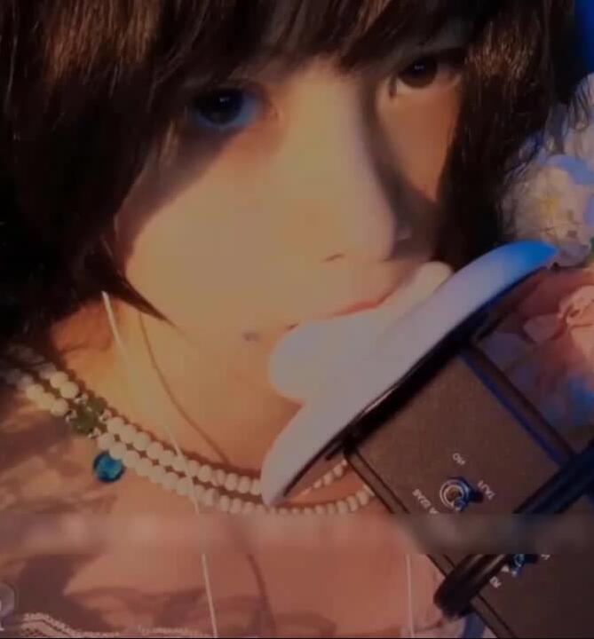 MIAOW ASMR 阿郁的小黑猫舔耳吃耳